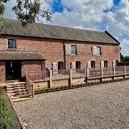 The Barn At Plas Ashpool Sleeps 8 Llandyrnog Exterior foto