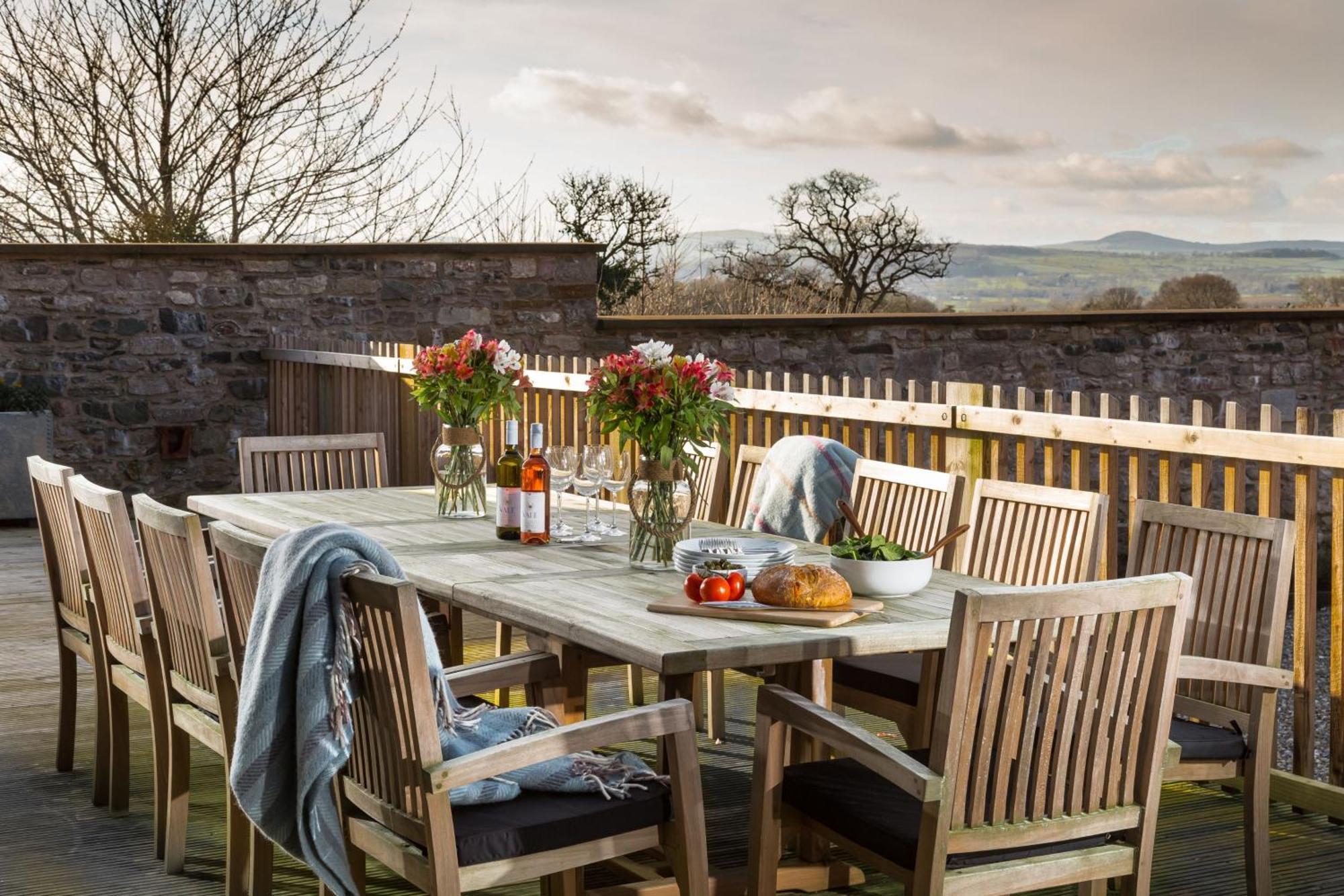 The Barn At Plas Ashpool Sleeps 8 Llandyrnog Exterior foto